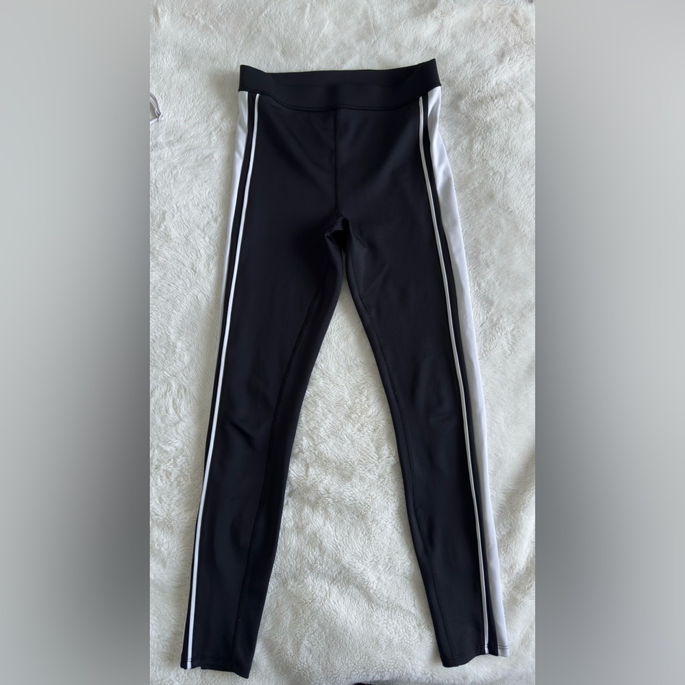 ALO Yoga Airlift Black and White High-Waist Leggings - Picture 3 of 8